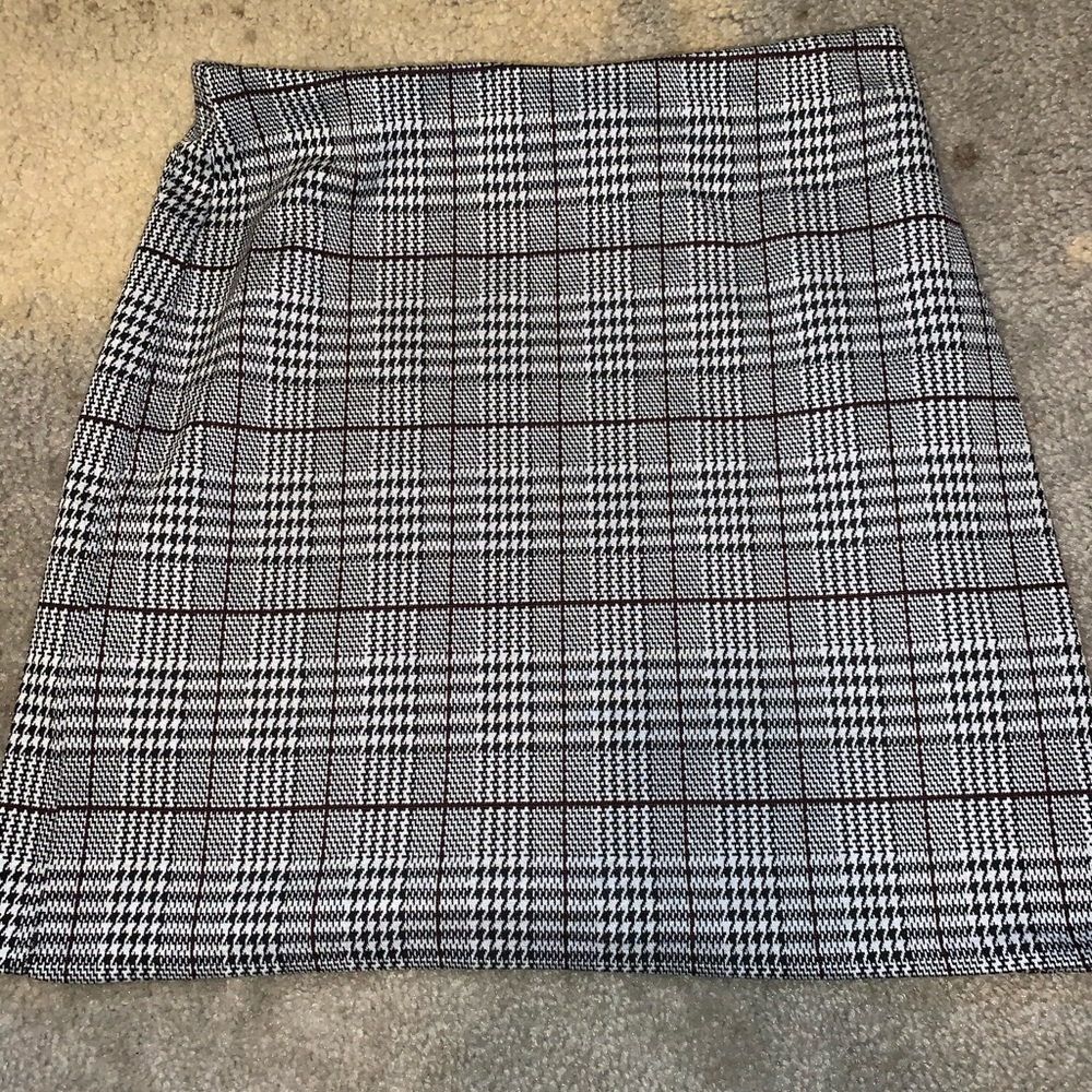 H&M houndstooth pattern skirt